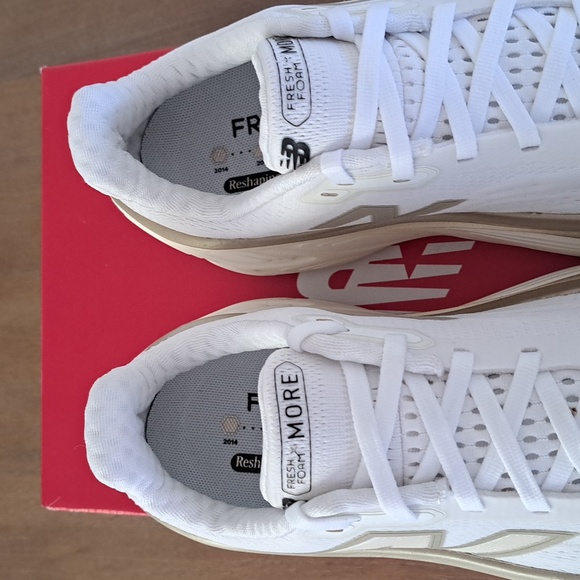 New Balance Fresh Foam x More V5 Sneaker - Color: White - Size: Women 6.5 - Picture 4 of 9